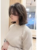 アッシュベージュと顔周りレイヤーボブ