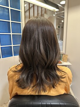 トレパルッキエーレ(tre parrucchiere) ［-tre-］イルミナグレージュ×ロングレイヤー