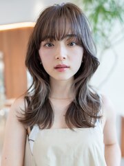 20代30代大人かわいい前髪韓国風レイヤー外ハネグレージュカラー