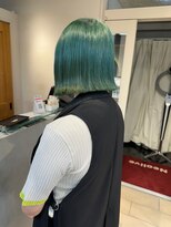 テトラ バイ ネオリーブ 横浜西口店(tetra by neolive)&nbsp;透明感グリーン　ブリーチありWカラー　切りっぱなしボブ