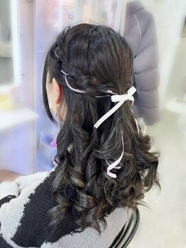 アトリエビューティーアミュ(atelier beauty AmU) 推し活 ライブ イベント 量産型 編み込みハーフアップ×紐リボン