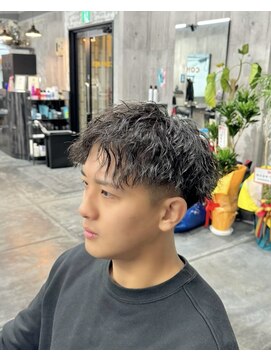 コワファースト長崎シャンプーボーイ 2nd(COIFF1RST 長崎 SHAMPOO BOY) 伸ばしかけにオススメ長崎メンズパーマ