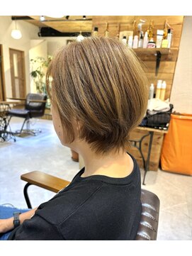 チリンバイロストシティー(Chillin by LOSTCITY) くびれショートボブ