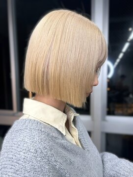 ロイオブジゼル(roi of GiseL) ショート ハイトーン 切りっぱなしボブ ブロンド 10代20代