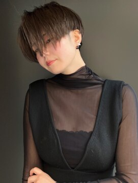 ラウンジ モリオ イケブクロ(Lounge MORIO Ikebukuro) 【morio】池袋　刈り上げ　女子　センターパート　グレーカラー