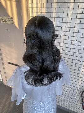 ソノ(sono) ハーフツイン リボンアレンジ コテ巻き イベントヘア 推し活ヘア