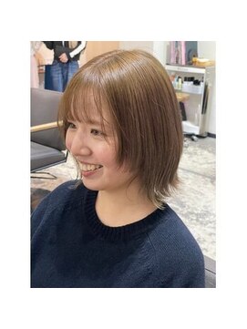 エン(En,) ブリーチ有り、明るめのくすみベージュ