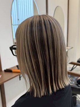 ルイ(ROUIS produced by LUCK 津田沼) ROUIS津田沼 アンブレラカラー 白髪ぼかし