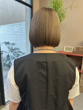 フェンヘアーアイス 中目黒(Fen.hair ici) 20代30代40代前下がりストレート小顔補正カット