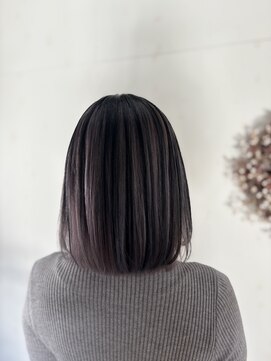 ワンダー(WONDER) 赤みを消して、肌まで綺麗に魅せる透明感デザイン