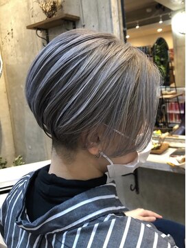 リィリ バイ ロダット 横浜(rili by LODAT) ショートボブ×シルバーグレージュ【rili横浜】