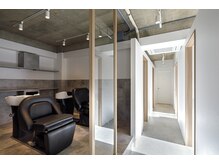 アールサロン アネックス 名駅(Rr SALON ANNEX)の雰囲気（リラックスできるシャンプーブース空間/名駅【髪質改善/縮毛矯正）