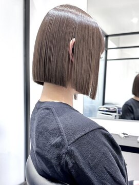 ヴィヴィー 福岡天神店(VIVIE) ぱつっとラインが人気の切りっぱなしボブ