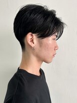 カシェル トウキョウ(Cashel Tokyo)&nbsp;センターパート ツーブロック メンズ暗髪 大人男子 毛流れ