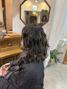 サンズ アイニー(SUNS ini) メンズロング×スパイラルパーマ×ハイライト