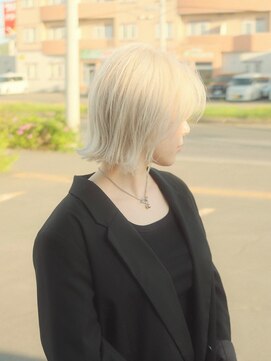 レフバイイルカ 北見(lef by ilka) ホワイト