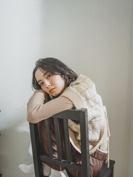 シー 岡崎(,SHE) 雰囲気に合わせたふんわりカール