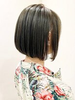 メーヴェ(Mowen) mowen 南堀江　ブラック×内巻きボブ