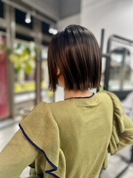 エー(A) 大人切りっぱなしボブ