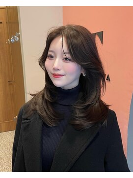 ボタン シブヤ(VOTAN SHIBUYA) 韓国風/内巻き/ハイレイヤー/20代/10代/ミディアム