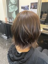 レヴィア(Revia)&nbsp;ベージュ系カラー　ゆる巻きミディアム