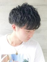 デネブ(Deneb)&nbsp;20代30代メンズクラウドマッシュ丸み束感ビジカジトレンド