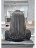 オリーブグレージュ