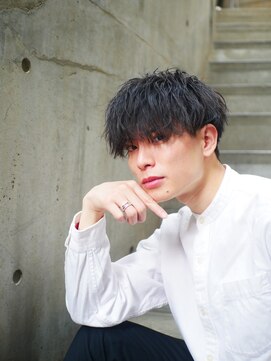 イーラ(era) 緩めソフトツイストパーママッシュ刈り上げツーブロック