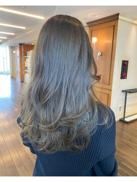 ザック ヴィ(ZACC  vie) レイヤーカット/セミロング/艶カラー/学割U24