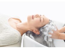 日々の疲れを癒すヘッドスパも大人気メニュー★首への負担が少ないYUMEシャンプー台で自分へのご褒美を...