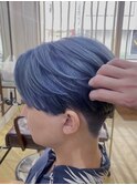 刈り上げ毛流れセンターパートメンズハイトーンブルーアッシュ柏