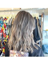 チューズデー(TUESDAY)&nbsp;バレイヤージュ風カラー