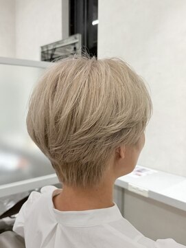 キートス(Kiitos) 【最高明度ホワイトミルクティ】トウマ