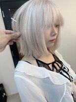 イエナ 渋谷(IENA)&nbsp;☆ホワイトシルバー×切りっぱなしボブスタイル