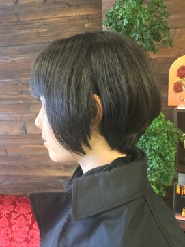 ミックスカール(Mixcurl) 頭の形が綺麗に見えるスッキリショート！