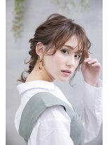 ニル(NILLU)&nbsp;うねるようなカールで無造作アレンジヘア