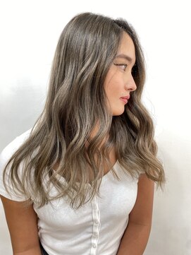 メロウ(MELLOW) ブリーチハイライト/グレー/かき上げ/ロング/表参道/原宿