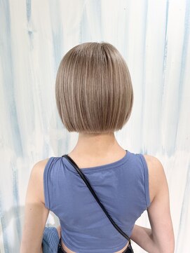 アップ(A+hair) 切りっぱなしボブ_透明感_ミルクティーカラー_パッッとボブ