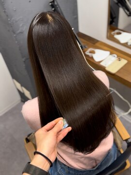 ファーストステップ 表参道(FIRST STEP) オフィスカジュアルに最適な透明感グレージュ