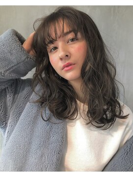 ヌイ 横浜(nui) シフォングレー_ホワイトアッシュコンマヘアエアリーミディ