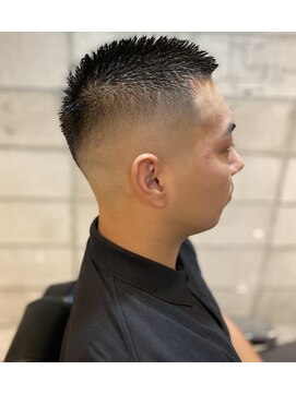 フランクスバーバー アンド ビアークラブ(FRANK'S BARBER and BEER CLUB) スキンフェードバズクロップショートレイヤー