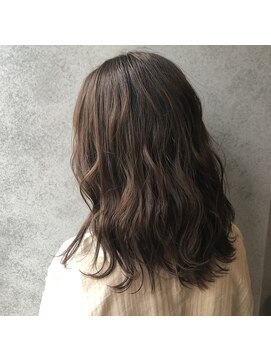 ヘアサロンM 新宿 透明感あるベージュカラー