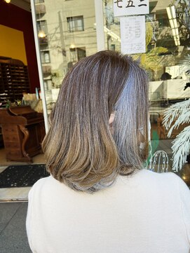 ベル(BELL) 淡いブルーで白髪ぼかし☆【BELL用賀/桜新町】