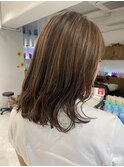 ミディアムヘアハイライトカラー白髪ぼかしベージュカラー