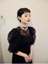 229 ブラック　ショートパーマ