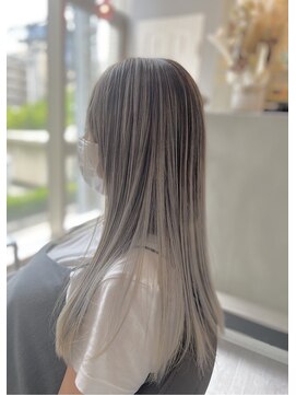 ニルス(nils) バレイヤージュつやロング♪