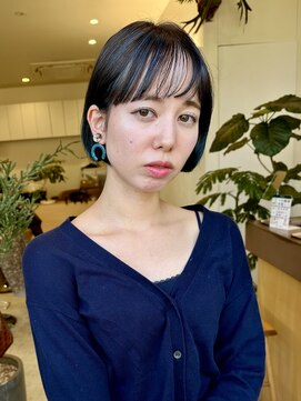 イーズ 鎌倉(e's) 《イーズ鎌倉》透明感の美しいターコイズブルー/ハイライトボブ