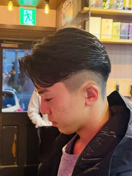 バーバーショップ スバル(BARBERSHOP SUBARU) メンズ　ツーブロック　ニュアンスパーマ　センター分け