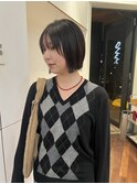 顔まわりのおくれ毛で小顔効果！顎ラインボブ