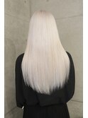 ロングのホワイトヘアー
